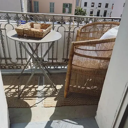 Charming French In Cannes, Balcony, Ac, 5min Walk To Appartamento *